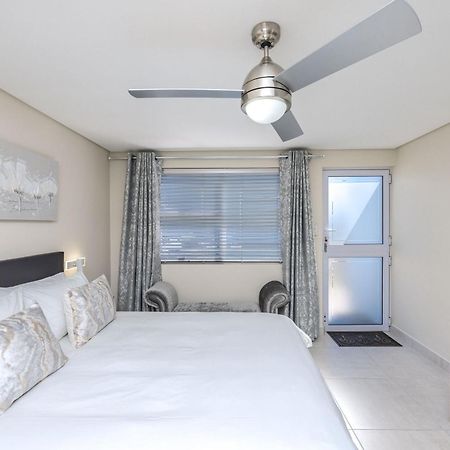 Southeaster Apartment Bloubergstrand Bagian luar foto