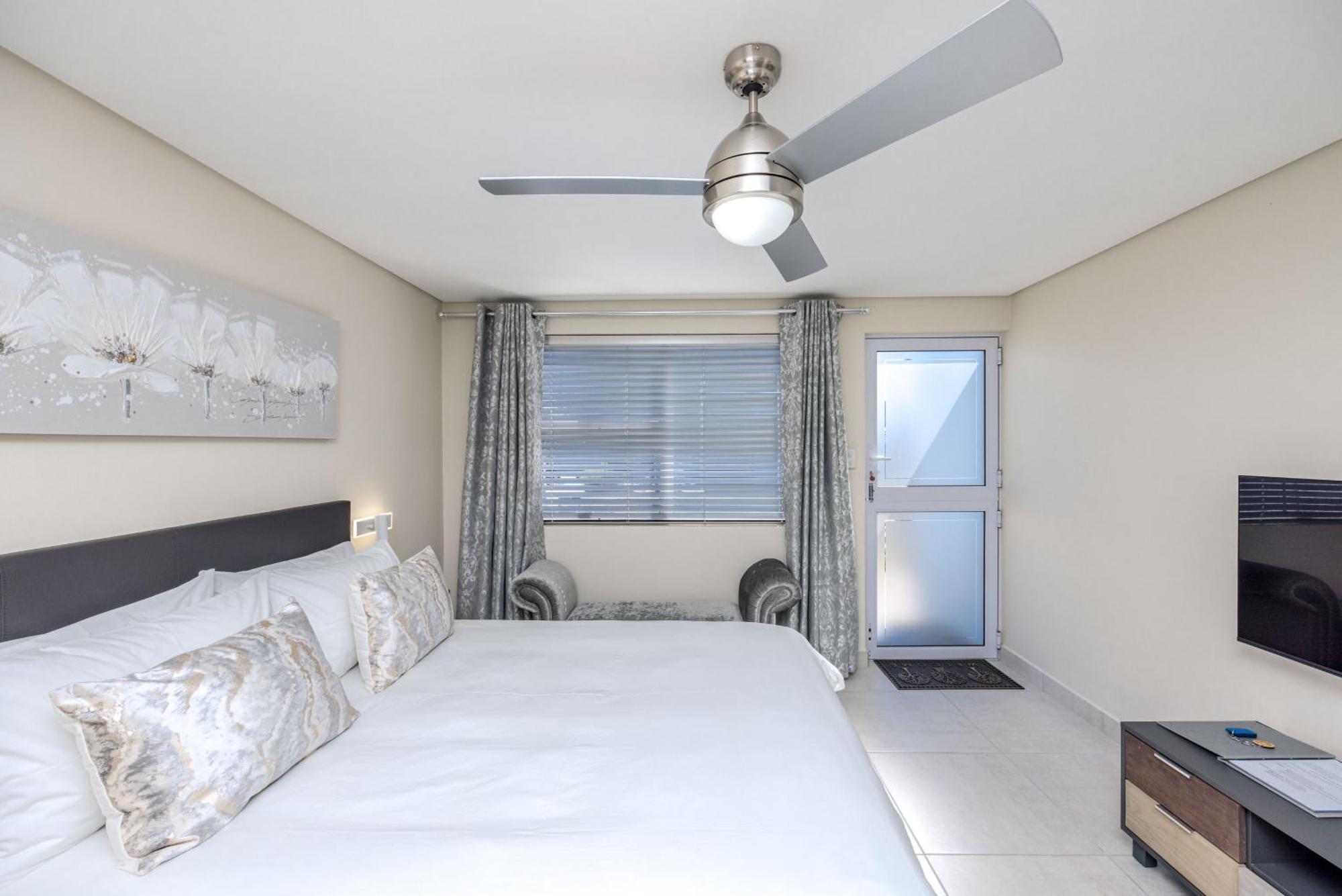 Southeaster Apartment Bloubergstrand Bagian luar foto